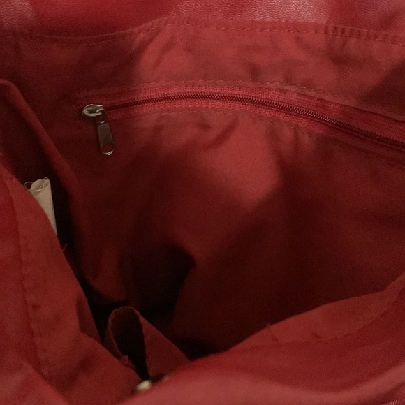 Red faux leather cross body tassel handbag - Picture 5 of 6